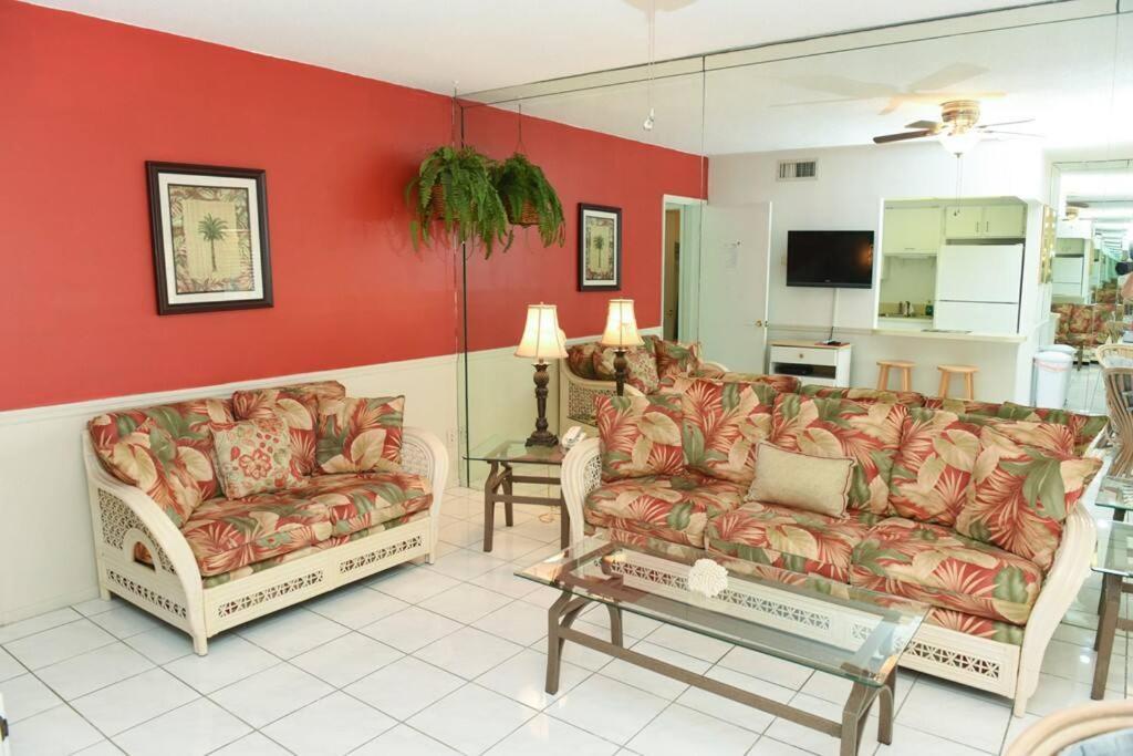 Aloha Apartments On The Intracoastal-Walk To The Beach ปอมปาโนบีช ภายนอก รูปภาพ