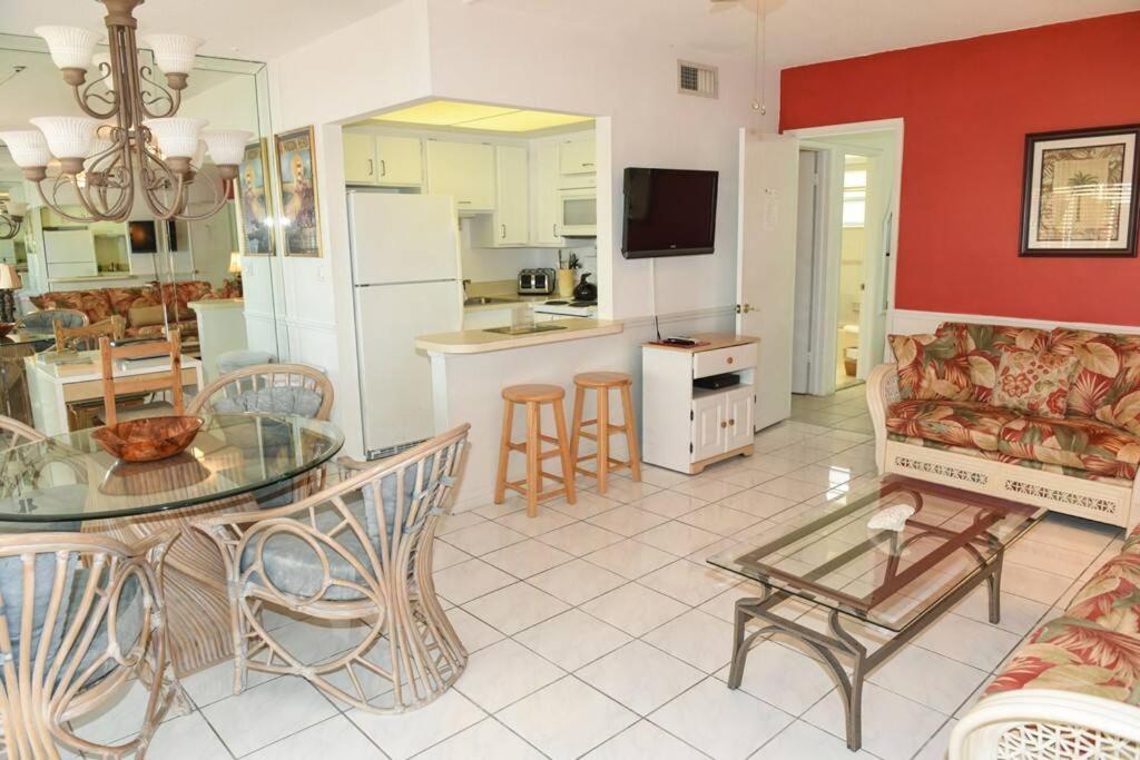 Aloha Apartments On The Intracoastal-Walk To The Beach ปอมปาโนบีช ภายนอก รูปภาพ