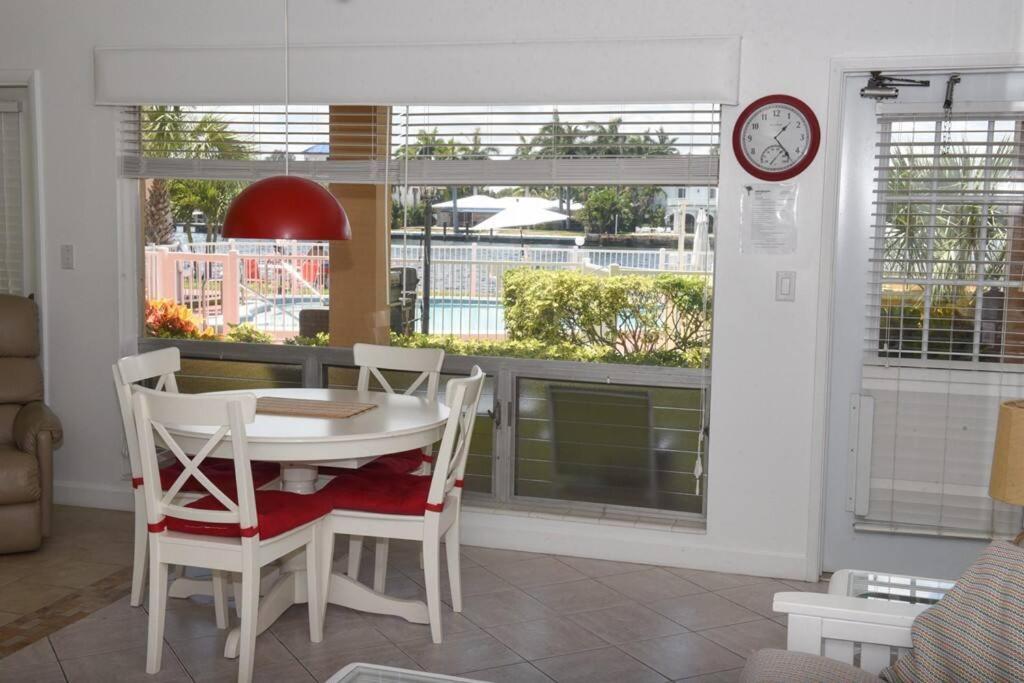Aloha Apartments On The Intracoastal-Walk To The Beach ปอมปาโนบีช ภายนอก รูปภาพ