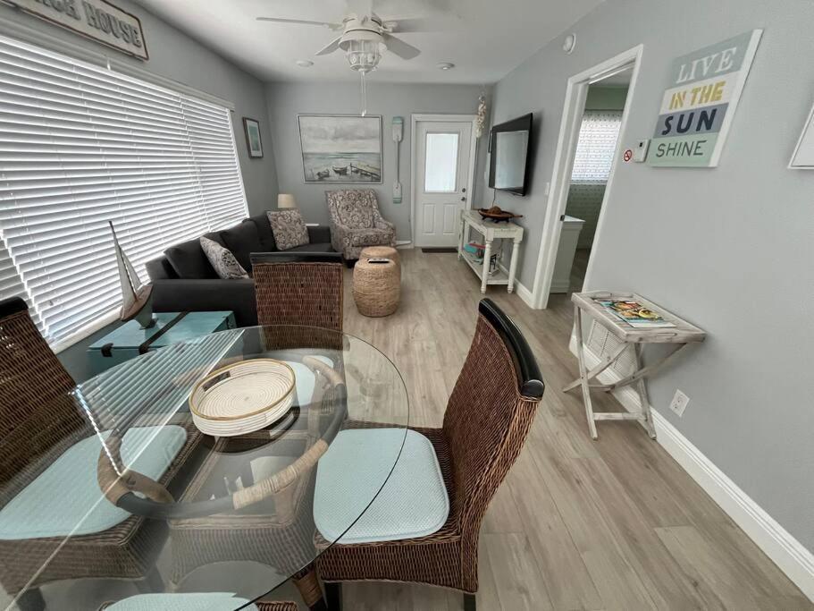 Aloha Apartments On The Intracoastal-Walk To The Beach ปอมปาโนบีช ภายนอก รูปภาพ