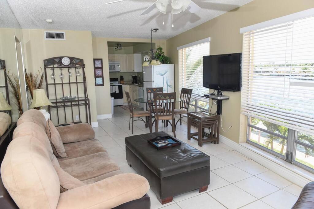 Aloha Apartments On The Intracoastal-Walk To The Beach ปอมปาโนบีช ภายนอก รูปภาพ