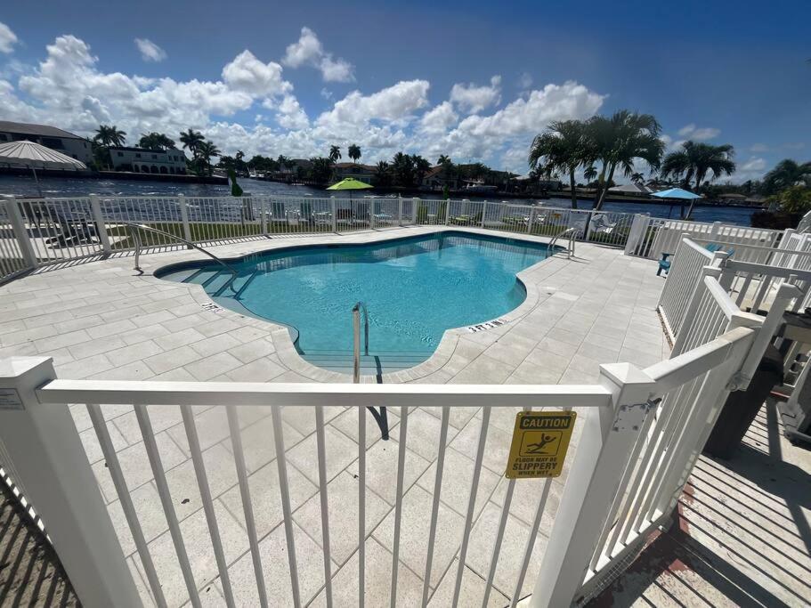 Aloha Apartments On The Intracoastal-Walk To The Beach ปอมปาโนบีช ภายนอก รูปภาพ